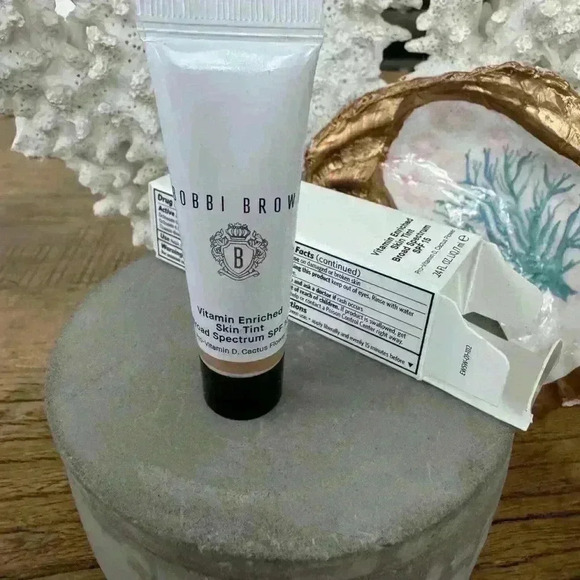 Bobbi Brown Vitamin Enriched Skin Tint ~ Golden 2~SPF 15~ Travel size~ NEW! - Picture 8 of 9